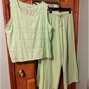 2 piece lightweight , comfy summery outfitThe top is an XL and the pants is a L